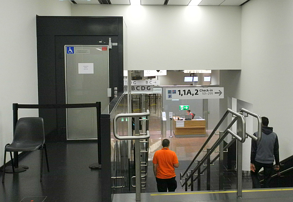 Ohne Aufzug stellt diese Treppe für Menschen im Rollstuhl ein unüberbrückbares Hindernis dar - Foto: ZVG