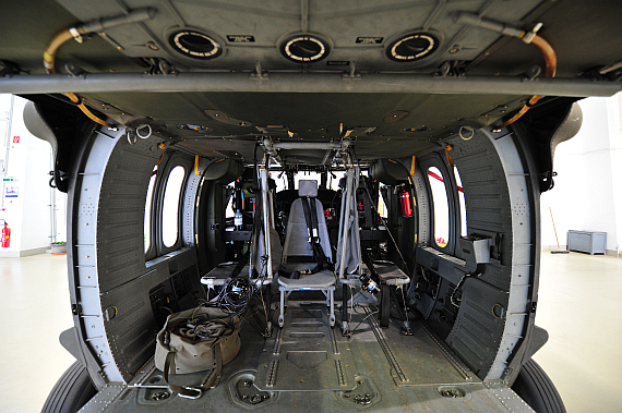 Blick in die Kabine eines Black Hawk Blick in die Kabine eines Black Hawk
