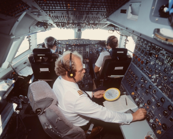 Kapitän, Erster Offizier und Flugingenieur einer Boeing 747-200 bei der Arbeit (Symbolbild) - Foto: Lufthansa