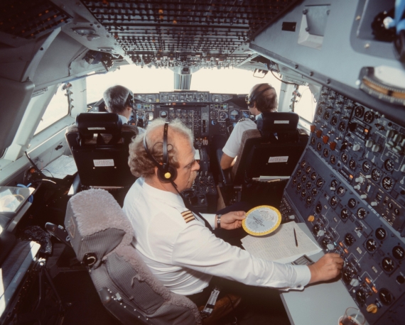 Kapitän, Erster Offizier und Flugingenieur einer Boeing 747-200 bei der Arbeit (Symbolbild) - Foto: Lufthansa Kapitän, Erster Offizier und Flugingenieur einer Boeing 747-200 bei der Arbeit (Symbolbild) - Foto: Lufthansa