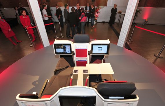 Die neue AUA-Langstrecken-Business-Class-Sitze verfügen über Touchscreens und lassen sich in ein zwei Meter langes Bett verwandeln - Foto: Austrian Wings Media Crew