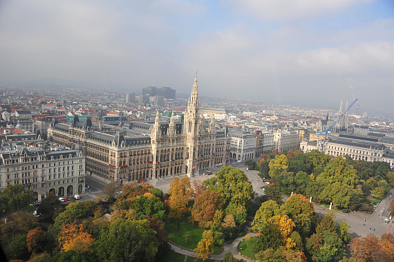 Endanflug - links das Wiener Rathaus