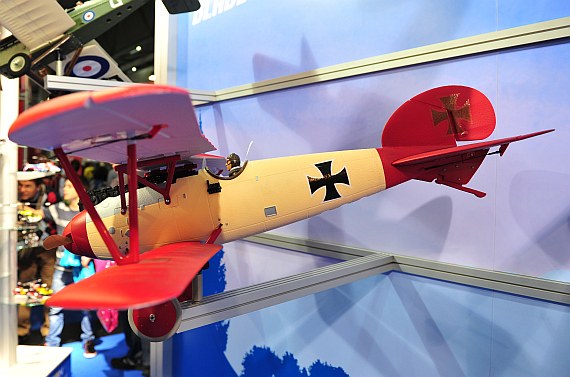 Modell eines deutschen Jagdflugzeugs aus der Zeit des Ersten Weltkriegs Modell eines deutschen Jagdflugzeugs aus der Zeit des Ersten Weltkriegs