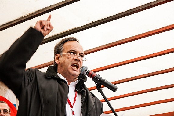 Dieser sozialdemokratische Redner machte aus seinem Unmut kein Hehl: "Wir geben euch den Scheiß zurück", schmetterte er in Richtung der EU-Kommission - Foto: Ulrich Lehner / Austrian Wings Media Crew Dieser sozialdemokratische Redner machte aus seinem Unmut kein Hehl: "Wir geben euch den Scheiß zurück", schmetterte er in Richtung der EU-Kommission - Foto: Ulrich Lehner / Austrian Wings Media Crew
