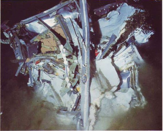 Das Wrack der "Helderberg" in 4.500 Meter Tiefe; in der Mitte des Bildes ist das rote Gehäuse des Cockpit Voice Recorders zu erkennen - Foto: Courtesy FB-Group "What happened  to the 'Helderberg'"