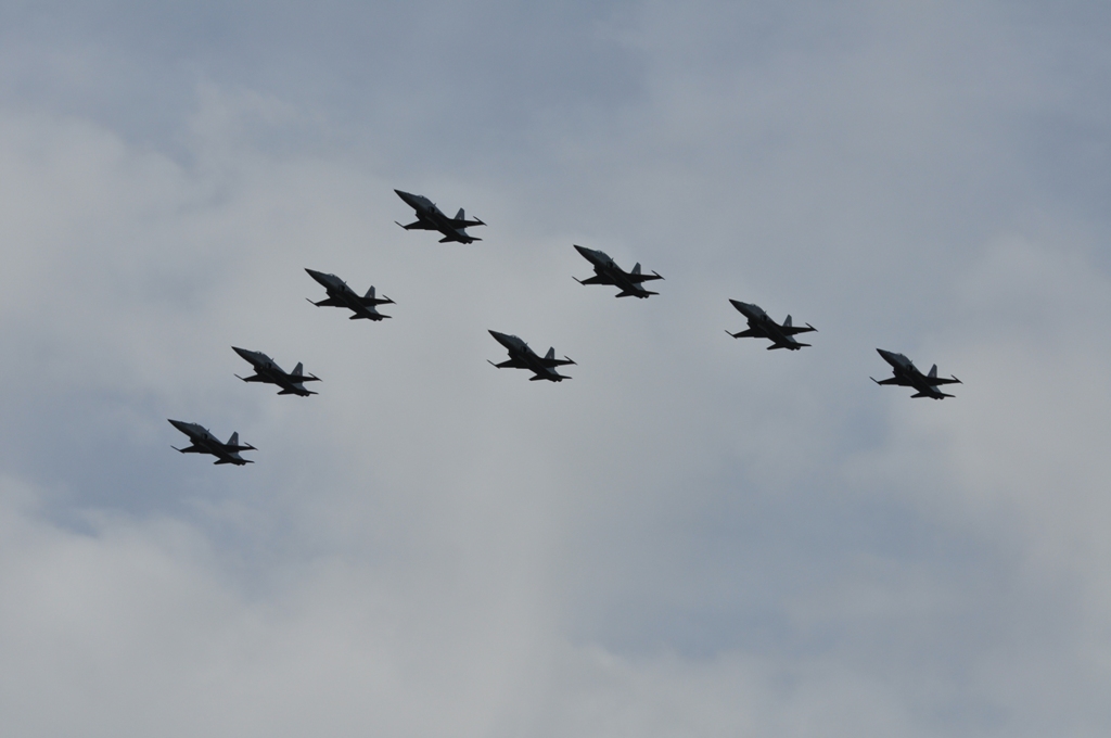 Jet-Formation im Anflug - Foto: Michael E. Fader Jet-Formation im Anflug - Foto: Michael E. Fader