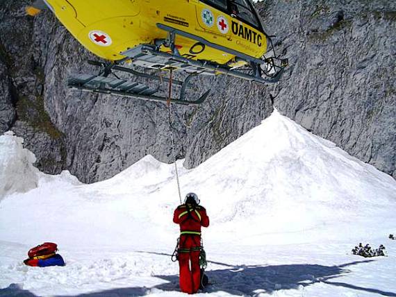 Christophorus 4 bereitet eine Taubergung auf der Maukspitze vor - Foto: ÖAMTC/Christophorus 4