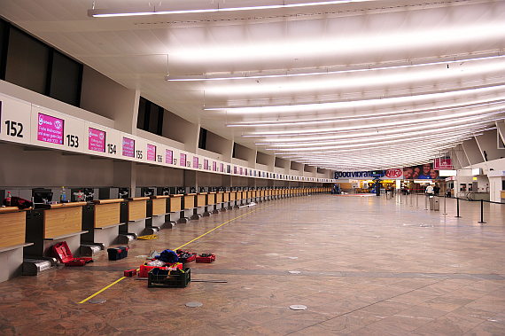 Letzte Arbeiten im Terminal 1 (Check-In 1) - Foto: Austrian Wings Media Crew