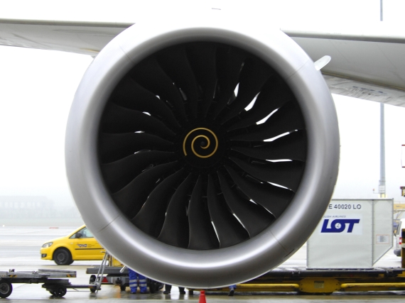 Die Boeing 787 Dreamliner von LOT wird von zwei mächtigen  Rolls Royce Trent 1000 angetrieben - Foto: Austrian Wings Media Crew