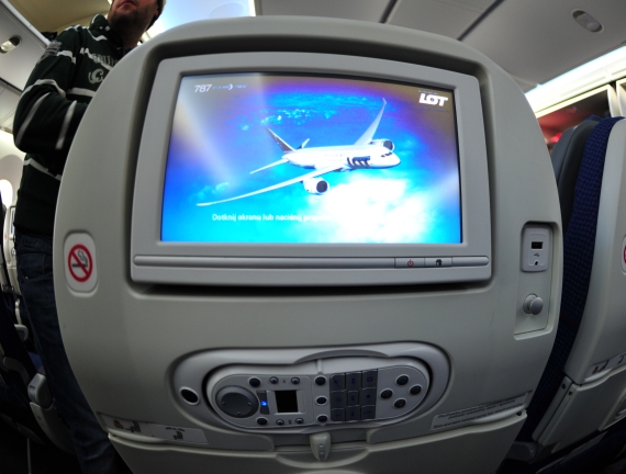 Auch in der Economy Class steht ein umfangreiches Bordunterhaltungsprogramm für jeden Passagier zur Verfügung - Foto: Austrian Wings Media Crew