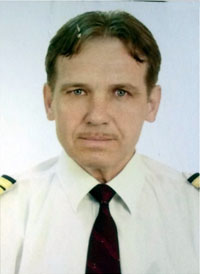 Erster Offizier Evgeny Astashenkov  - Foto: Red Wings Airlines