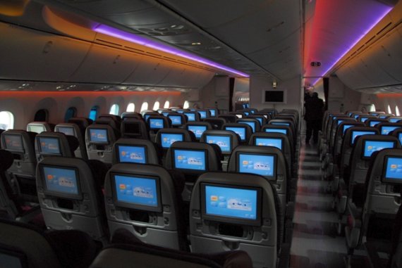 Economy Class im Qatar Airways Dreamliner - Foto: Andy Herzog