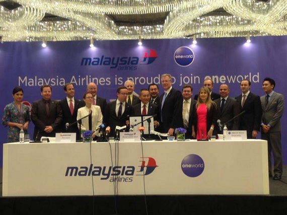 Formale Unterzeichnung des Beitritts zur Oneworld durch Ahmad Jauhari Yahya, MAS Group Chief Executive - Foto: Malaysia Airlines