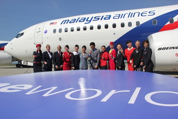 Alle Flugzeuge der Flotte tragen ab heute einen Oneworld Sticker neben der Tür - Foto: Malaysia Airlines