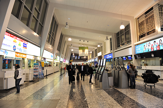 Die Architektur des Check-In 2 (Terminal 2) stammt noch aus den 1960er Jahren und versprüht einen eigenen Charme - Foto: Austrian Wings Media Crew Die Architektur des Check-In 2 (Terminal 2) stammt noch aus den 1960er Jahren und versprüht einen eigenen Charme - Foto: Austrian Wings Media Crew
