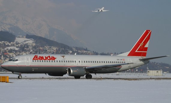 Boeing 737-400 (OE-LNI) von Lauda Air, aufgenommen im Februar 2005 in Innsbruck - Foto: Thomas Posch Boeing 737-400 (OE-LNI) von Lauda Air, aufgenommen im Februar 2005 in Innsbruck - Foto: Thomas Posch