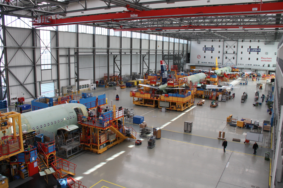 Blick in die Produktionshallen des Airbus-Werkes in Hamburg-Finkenwerder Blick in die Produktionshallen des Airbus-Werkes in Hamburg-Finkenwerder