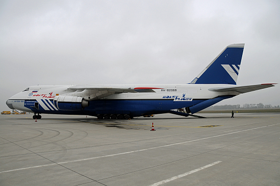 Die Abmessungen der AN-124 beeindrucken den staunenden Betrachter jedes Mal aufs Neue - Foto: A. Witek / Flughafen Graz Die Abmessungen der AN-124 beeindrucken den staunenden Betrachter jedes Mal aufs Neue - Foto: A. Witek / Flughafen Graz