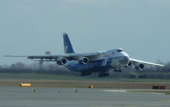 Die AN-124 heute beim Start in Wien - Foto: Stephan (vielen Dank)