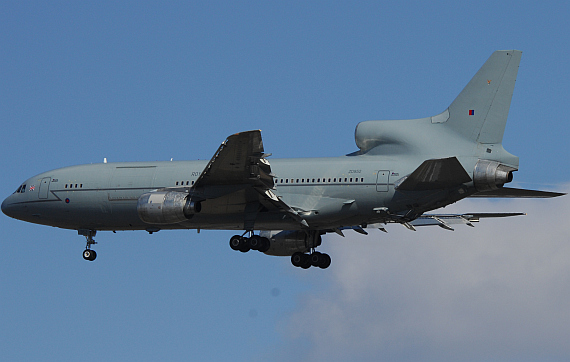 Die Lockheed L-1011 Tristar der RAF werden als Tanker und Transporter genutzt; gut zu erkennen ist die große Frachtluke auf der linken Rumpseite - Foto: Austrian Wings Media Crew Die Lockheed L-1011 Tristar der RAF werden als Tanker und Transporter genutzt; gut zu erkennen ist die große Frachtluke auf der linken Rumpseite - Foto: Austrian Wings Media Crew