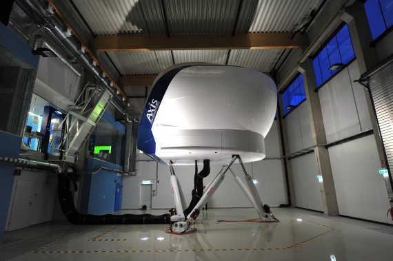 Der ATR 42/72 Simulator der Farnair in der neu zugebauten Simulatorhalle der Aviation Academy Austria - Foto: PA / Austrian Wings Media Crew Der ATR 42/72 Simulator der Farnair in der neu zugebauten Simulatorhalle der Aviation Academy Austria - Foto: PA / Austrian Wings Media Crew