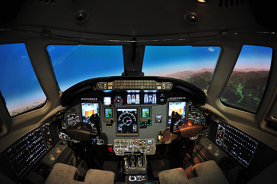 "Das Citation-Cockpit zieht man sich an", scherzen die Piloten - Foto: PA / Austrian Wings Media Crew "Das Citation-Cockpit zieht man sich an", scherzen die Piloten - Foto: PA / Austrian Wings Media Crew