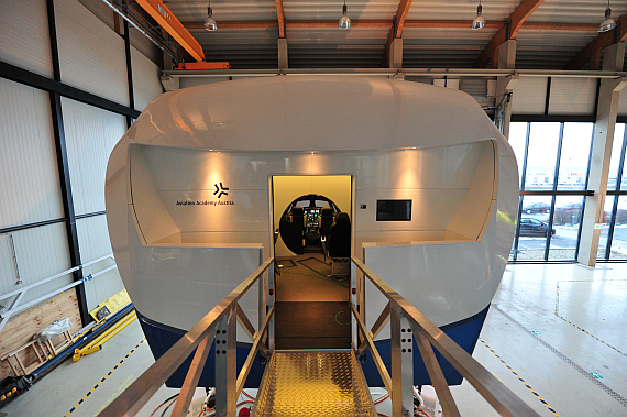 Eine Brücke führt in den Citation Simulator - Foto: PA / Austrian Wings Media Crew Eine Brücke führt in den Citation Simulator - Foto: PA / Austrian Wings Media Crew