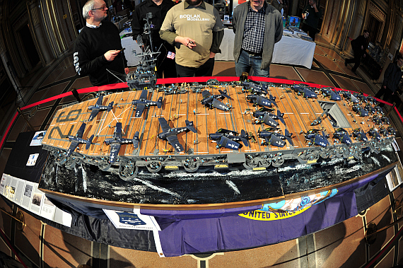 Blick auf das Deck des US-Flugzeugträgers - Foto: PA / Austrian Wings Media Crew