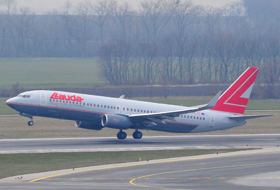 Wegen des geringen Startgewichts kam die OE-LNK auf ihrem letzten AUA-Flug mit wenig Piste aus - Foto: PA / Austrian Wings Media Crew