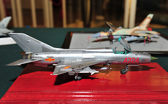 MiG 21 der nordvietnamesischen Luftwaffe zur Zeit des Vietnamkrieges; im Hintergrund eine F-16 der israelischen Luftwaffe - Foto: PA / Austrian Wings Media Crew MiG 21 der nordvietnamesischen Luftwaffe zur Zeit des Vietnamkrieges; im Hintergrund eine F-16 der israelischen Luftwaffe - Foto: PA / Austrian Wings Media Crew