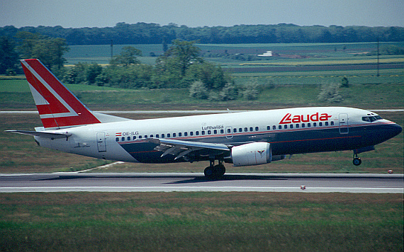 Die zweite Boeing 737-300 von Lauda Air mit der Registrierung OE-ILG, aufgenommen bei der Landung in Wien - Foto: Thomas Posch