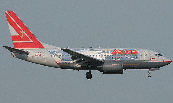 Lauda Air (AUA) Boeing 737-600, OE-LNM, im Gletscher-Look - Foto: Thomas Posch Lauda Air (AUA) Boeing 737-600, OE-LNM, im Gletscher-Look - Foto: Thomas Posch