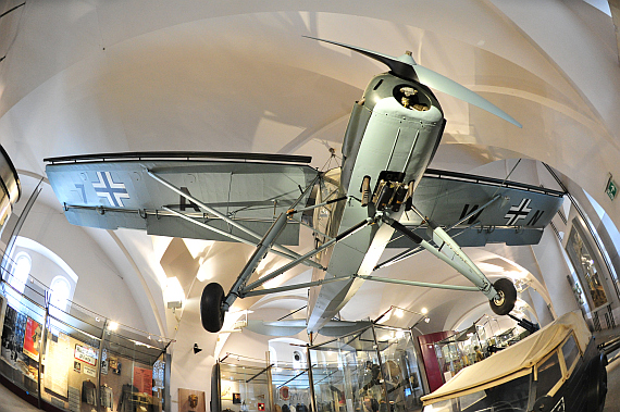 KEIN Modell sondern ein Original: Fieseler Storch im Heeresgeschichtlichen Museum - Foto: PA / Austrian Wings Media Crew