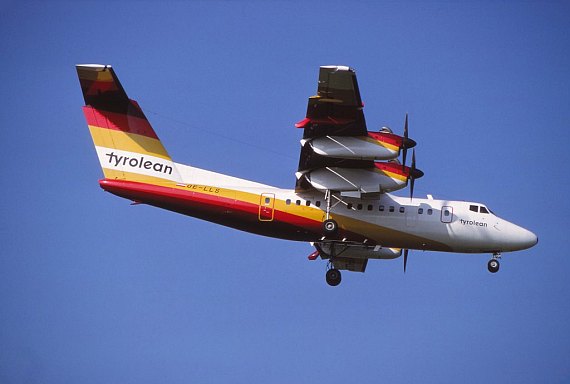 Dash 7 der Tyrolean Airways im Anflug auf den Altiport-Courchevel - Foto: Paul Bannwarth