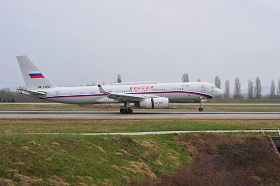 Im Anflug die zweite Maschine der russischen Delegation, eine Tupolev Tu-214-SUS mit sichtbarem Buckel auf dem Rumpf der wohl Kommunikationssysteme beinhaltet - Foto: Andy Herzog Im Anflug die zweite Maschine der russischen Delegation, eine Tupolev Tu-214-SUS mit sichtbarem Buckel auf dem Rumpf der wohl Kommunikationssysteme beinhaltet - Foto: Andy Herzog