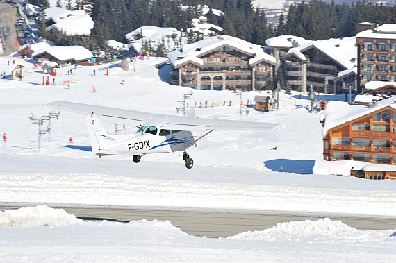 Reims F182P Skylane II, F-GDIX beim Start vom Altiport-Courchevel - Foto: Andy Herzog