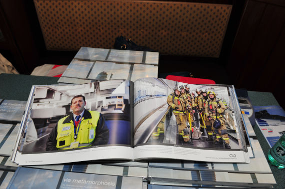 vie metamorphosis besticht durch grandiose Aufnahmen von Menschen, Bauwerken und Flugzeugen - Foto: Austrian Wings Media Crew