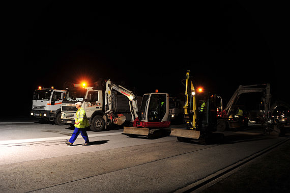 Pistensanierung 16/34 auf dem Flughafen Wien Schwechat - Foto: Austrian Wings Media Crew