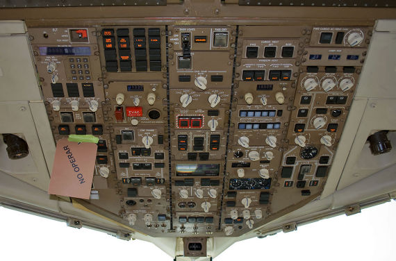 Das Overhead-Panel im Cockpit einer Boeing 767 mit den Tankanzeigen - Foto: Miguel Arteaga - Aviation Photography of México