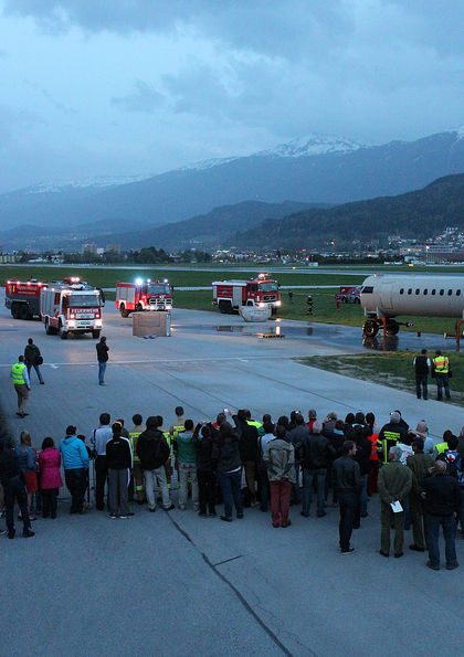 Notfallübung Dark 2013 auf dem Flughafen Innsbruck - Foto: Christian Schöpf Notfallübung Dark 2013 auf dem Flughafen Innsbruck - Foto: Christian Schöpf