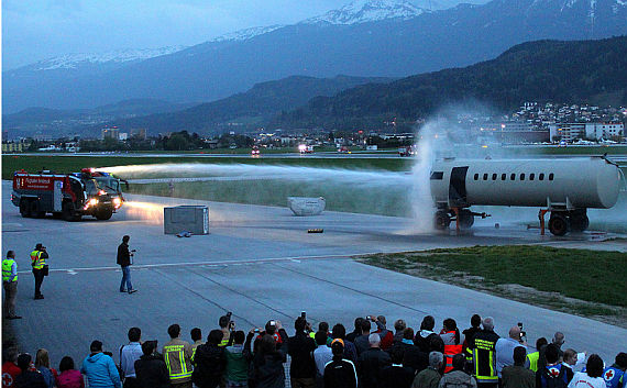 Notfallübung Dark 2013 auf dem Flughafen Innsbruck - Foto: Christian Schöpf Notfallübung Dark 2013 auf dem Flughafen Innsbruck - Foto: Christian Schöpf