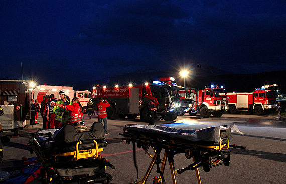 Notfallübung Dark 2013 auf dem Flughafen Innsbruck - Foto: Christian Schöpf Notfallübung Dark 2013 auf dem Flughafen Innsbruck - Foto: Christian Schöpf