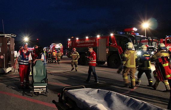 Notfallübung Dark 2013 auf dem Flughafen Innsbruck - Foto: Christian Schöpf