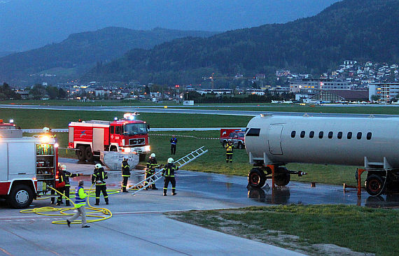 Notfallübung Dark 2013 auf dem Flughafen Innsbruck - Foto: Christian Schöpf Notfallübung Dark 2013 auf dem Flughafen Innsbruck - Foto: Christian Schöpf