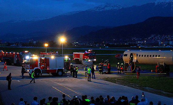 Notfallübung Dark 2013 auf dem Flughafen Innsbruck - Foto: Christian Schöpf Notfallübung Dark 2013 auf dem Flughafen Innsbruck - Foto: Christian Schöpf