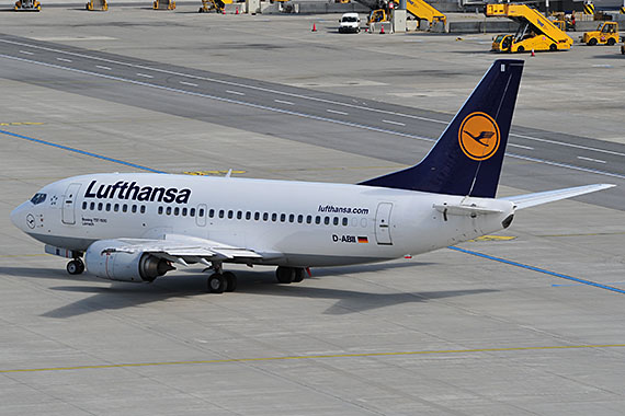 Boeing 737-500 (D-ABII) der Lufthansa beim Rollen in Wien - Foto: PA / Austrian Wings Media Crew