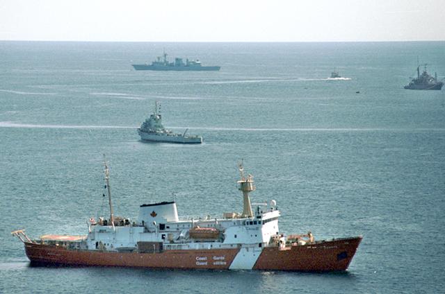 Bergeschiffe an der Absturzstelle von Swissair 111 - Foto: US Navy / Mate 1st Class Todd P. Cichonowicz