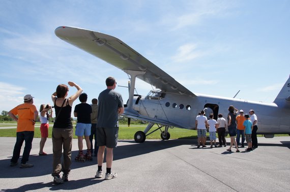 Rundflüge mit der Antonov AN-2, dem größten Doppeldecker der Welt, erfreuten sich großer Beliebtheit