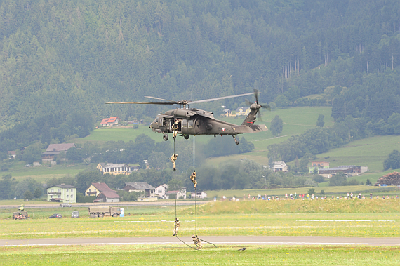 Airpower 2013 Black Hawk Bundesheer landet Jagdkommandosoldaten an PHuber