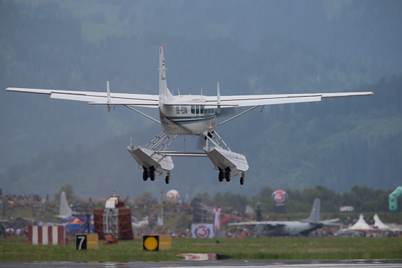 Airpower 2013 Cessna Red Bull Flying Bulls Landung Peter Hollos